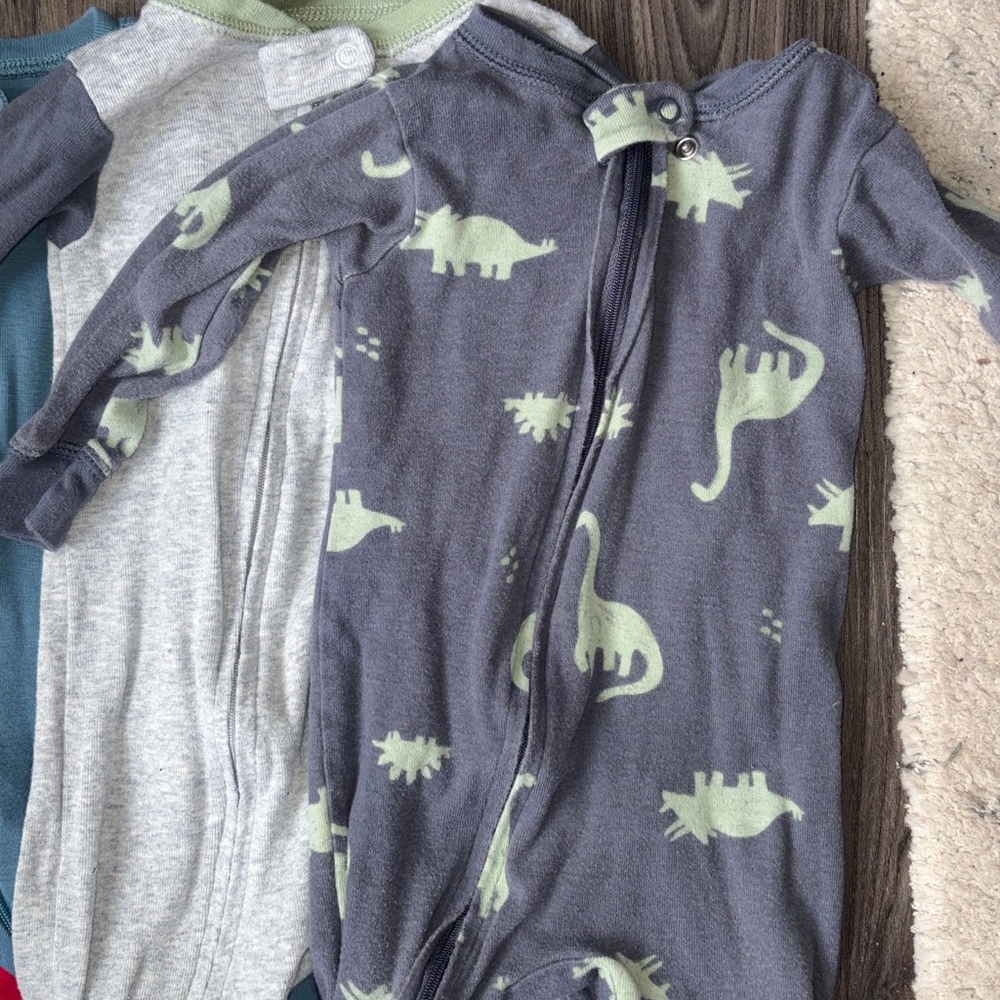 Bundle of 6-9 month footies. 4 items - Picture 2 of 9